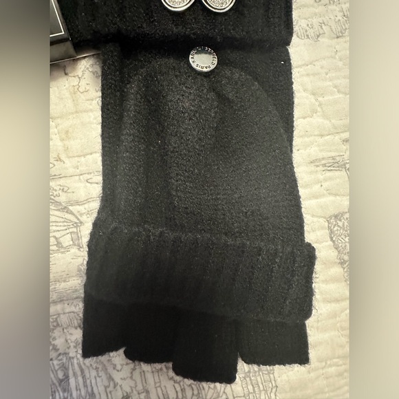 KARL LAGERFELD PARIS
Logo Flip Top Mittens nwt - Picture 4 of 4